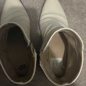 bp Women's Cream Ankle Booties